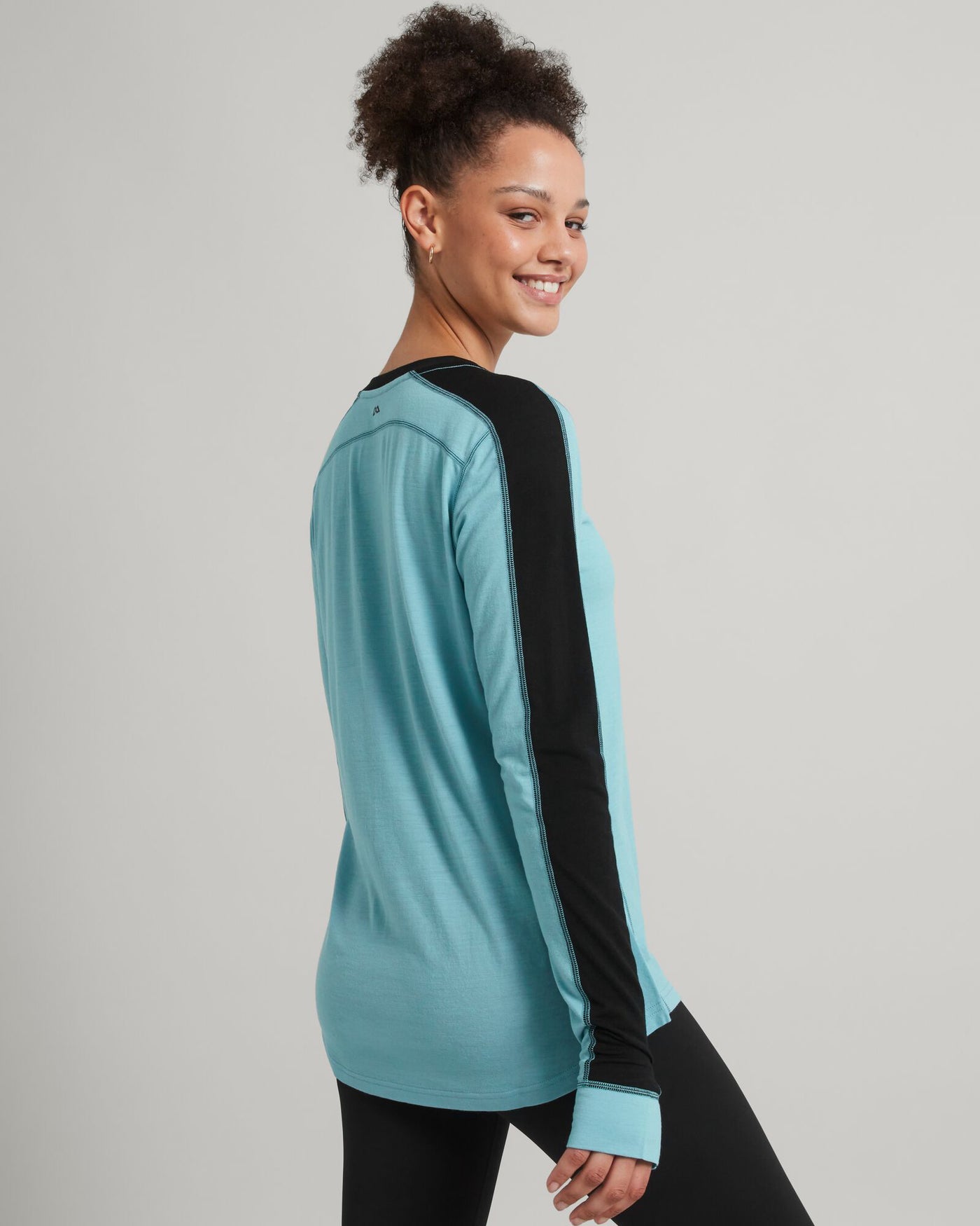 a1032_o1g_merino_pro_womens_long_sleeve_top_bl_c_1744346128000