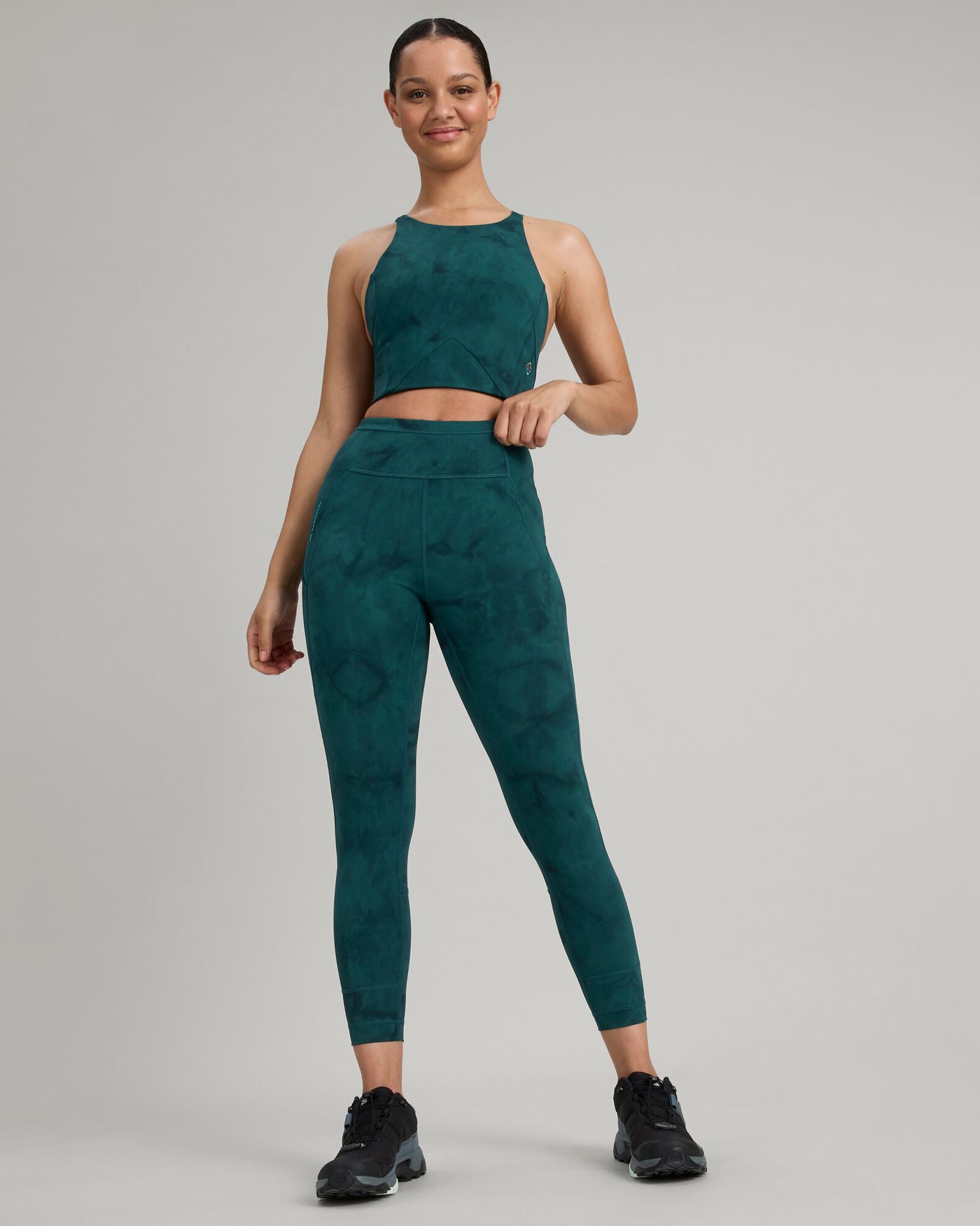 a1725_ofj_wdn_move_womens_7_8_legging_green_blue_b_1743630258000