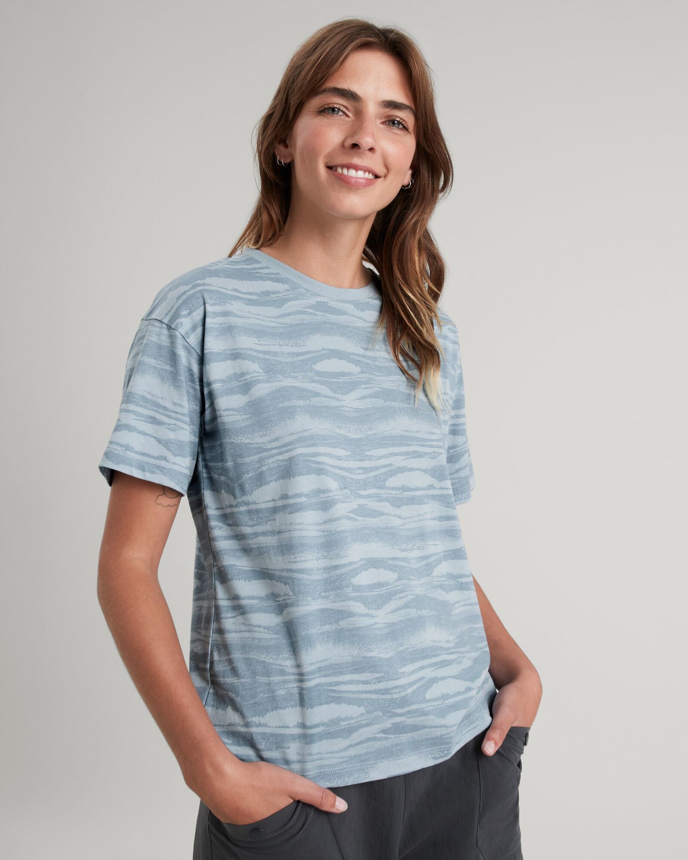 b0263_o98_geo_glitch_womens_short_sleeve_te_a_1743630615000