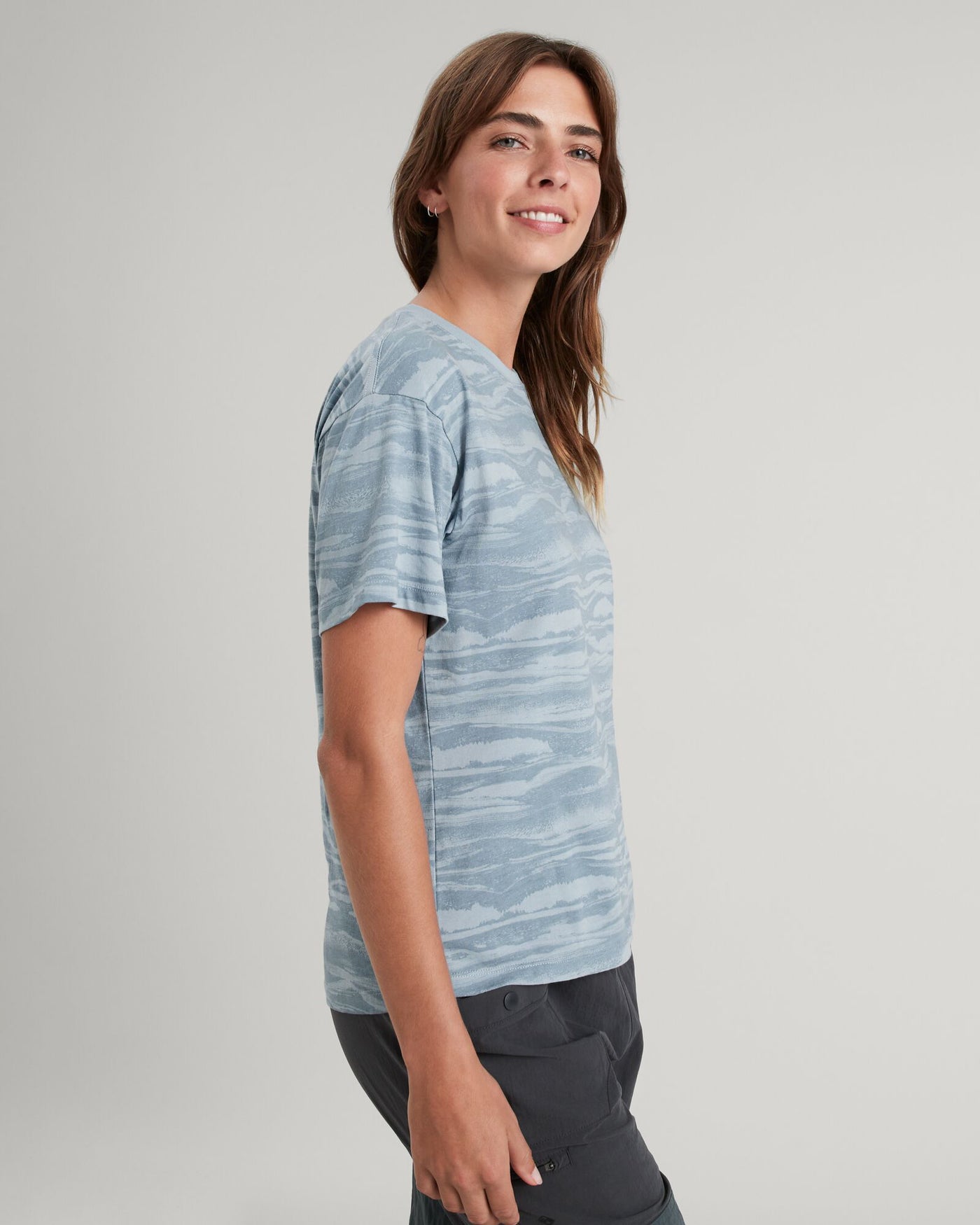 b0263_o98_geo_glitch_womens_short_sleeve_te_c_1743630574000