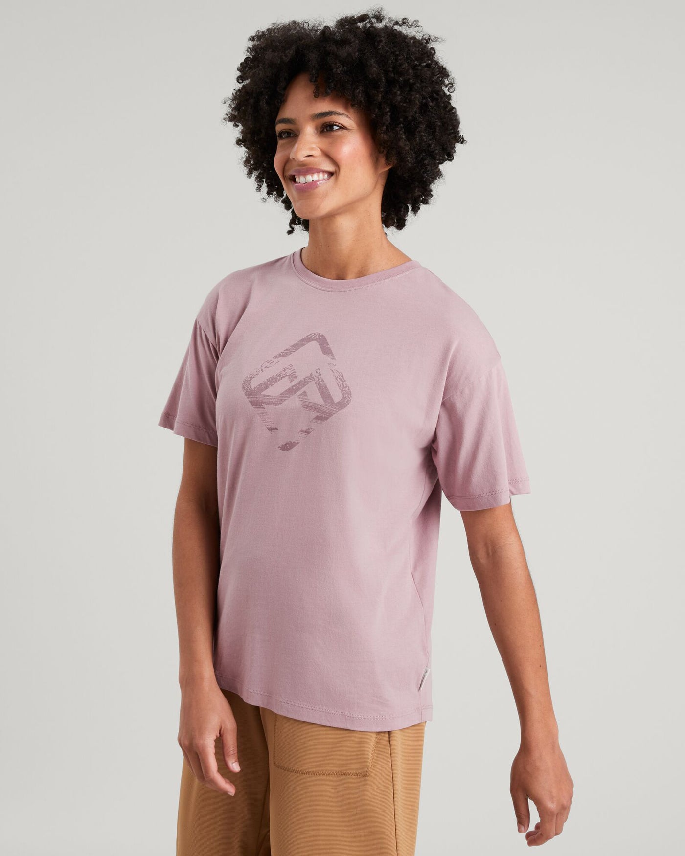 b0473_nwf_geo_glitch_icon_womens_short_sleeve_te_d_1743630322000