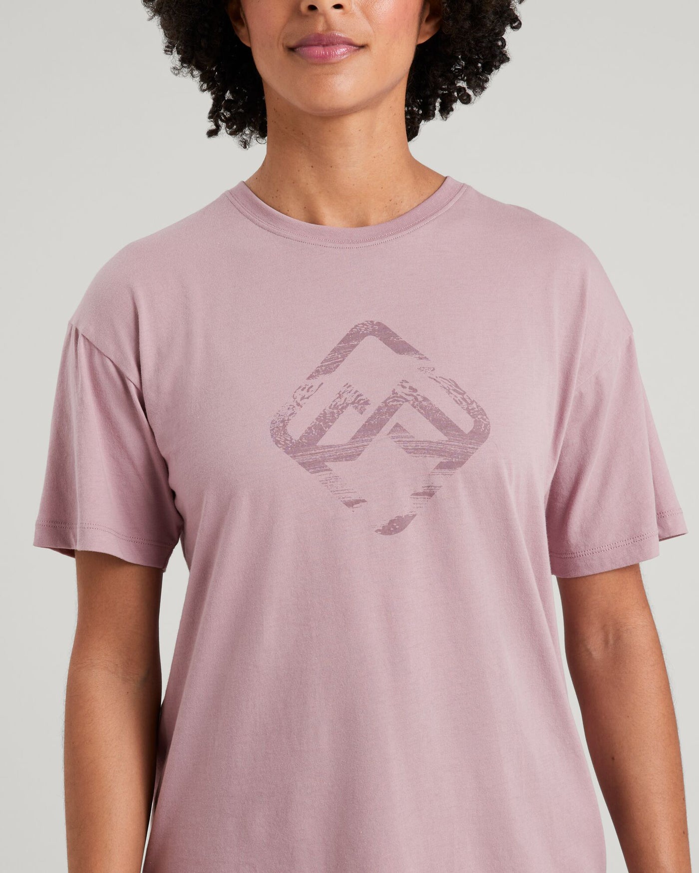 b0473_nwf_geo_glitch_icon_womens_short_sleeve_te_f_1743630424000