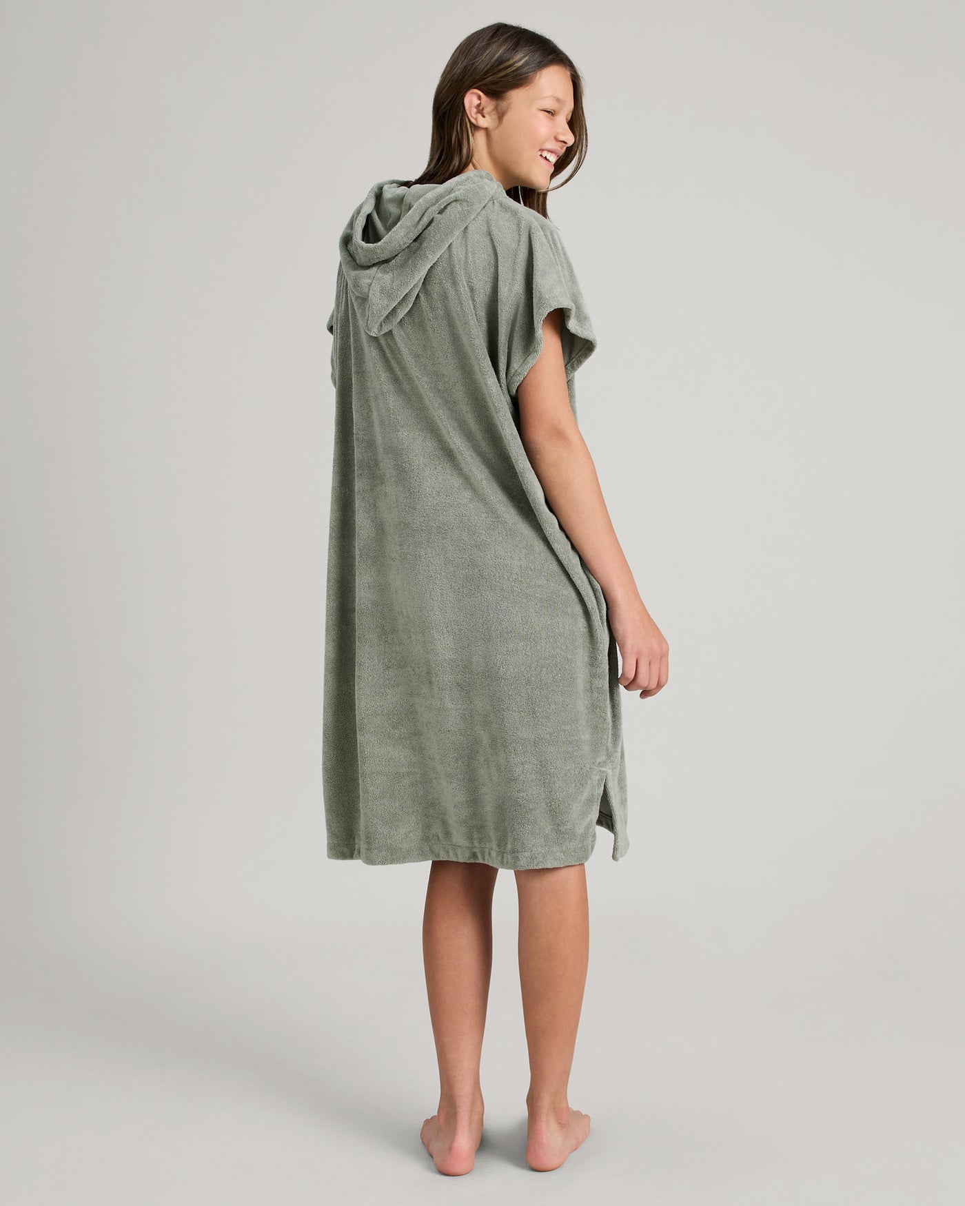 b0580_nz8_hooded_towel_kids_v2_grey_b_1743731692000