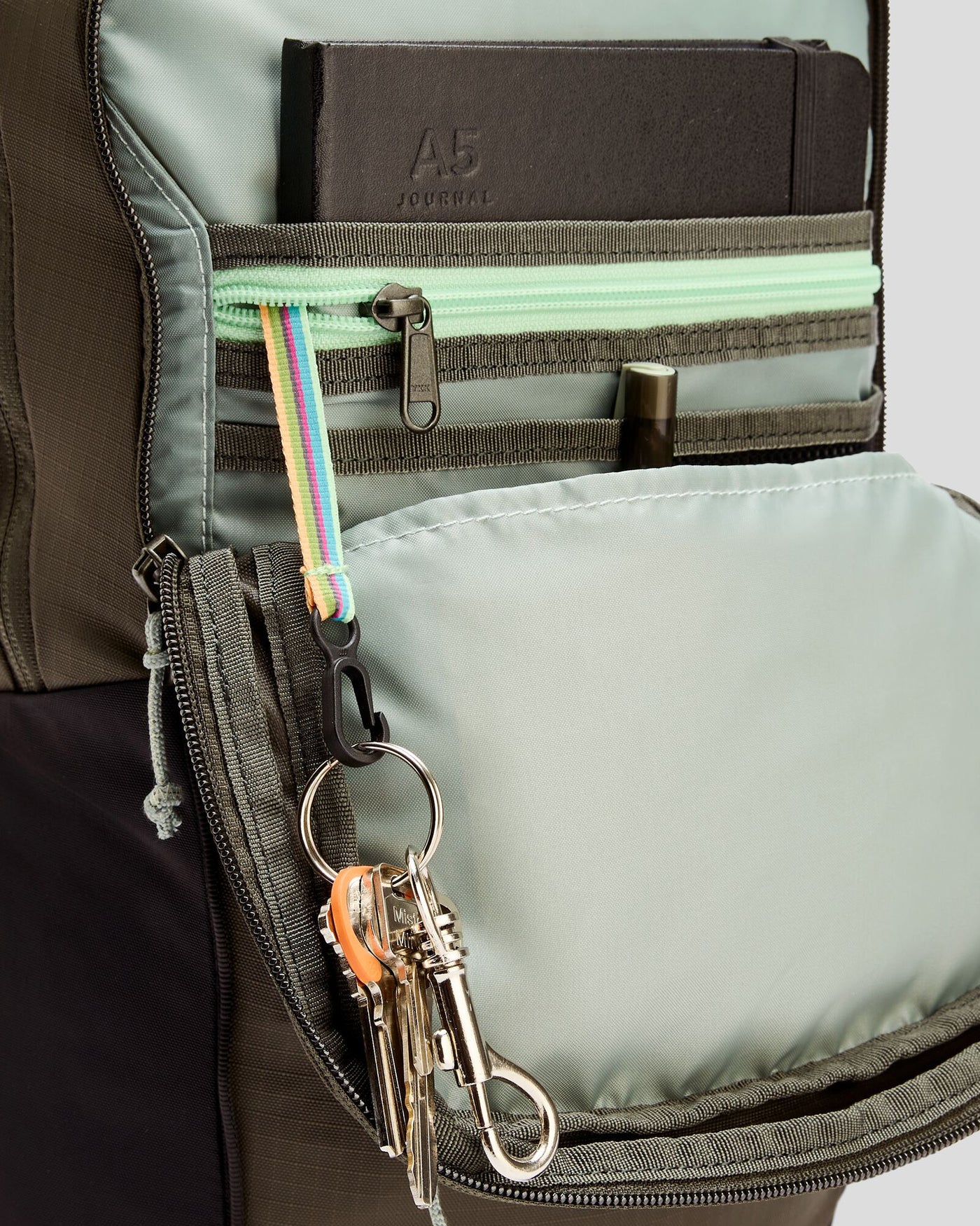 b0789_586_axon_everyday_backpack_25l_d_1743630907000