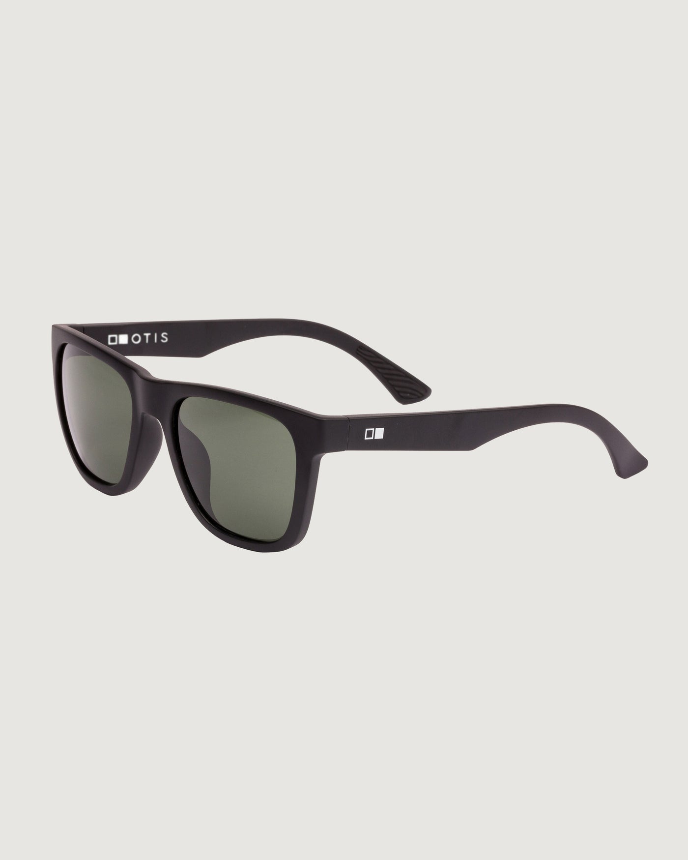 b0829_oiw_otis_strike_sport_sunglasses_matte_bl_b_1743731795000