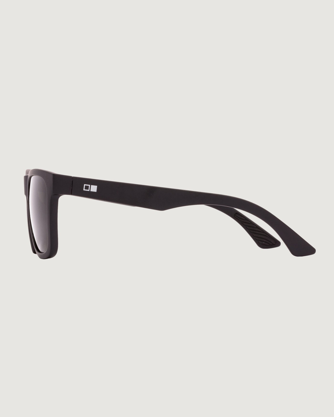 b0829_oiw_otis_strike_sport_sunglasses_matte_bl_c_1743731795000