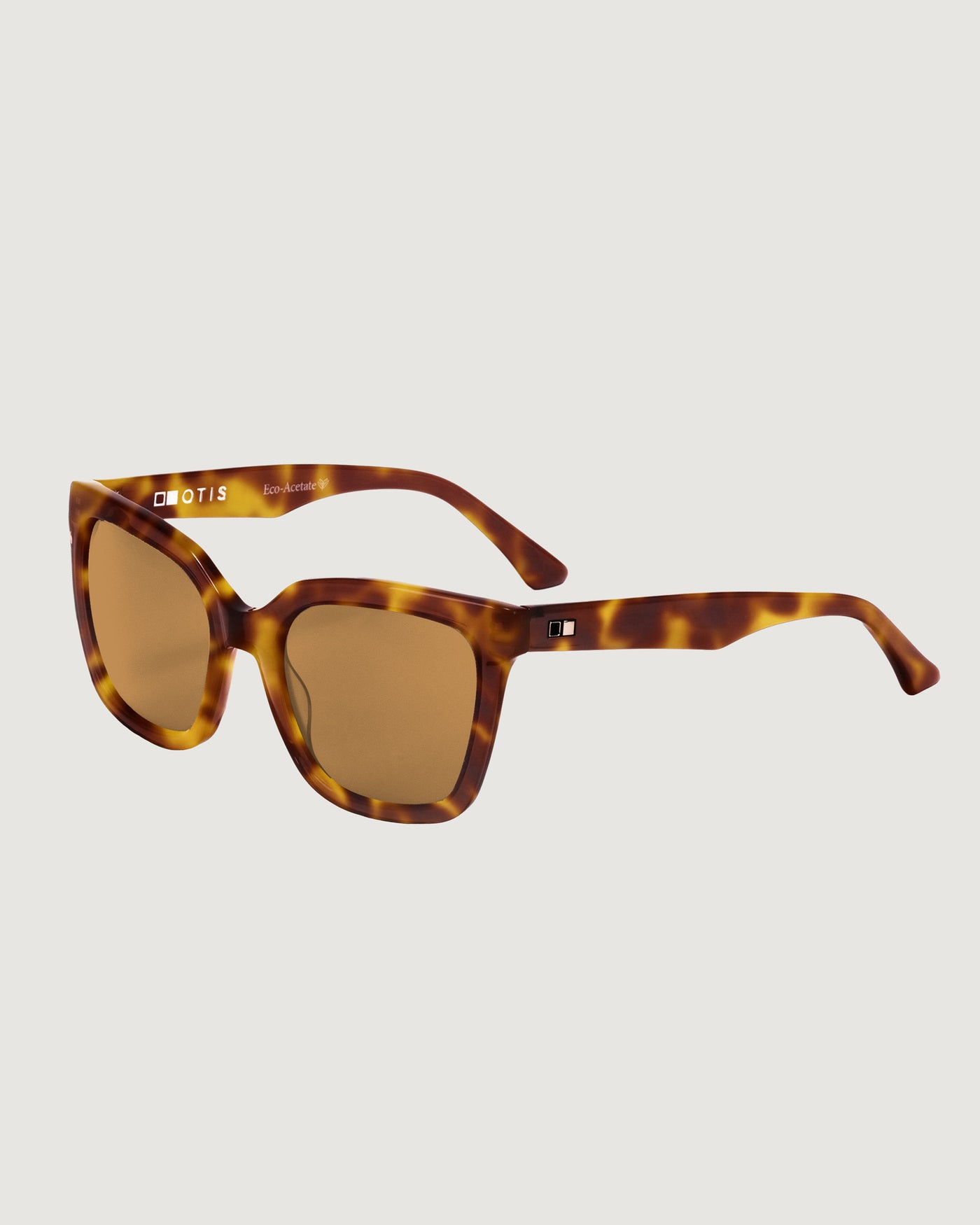 b0832_oip_otis_pursuit_sunglass_b_1743630832000