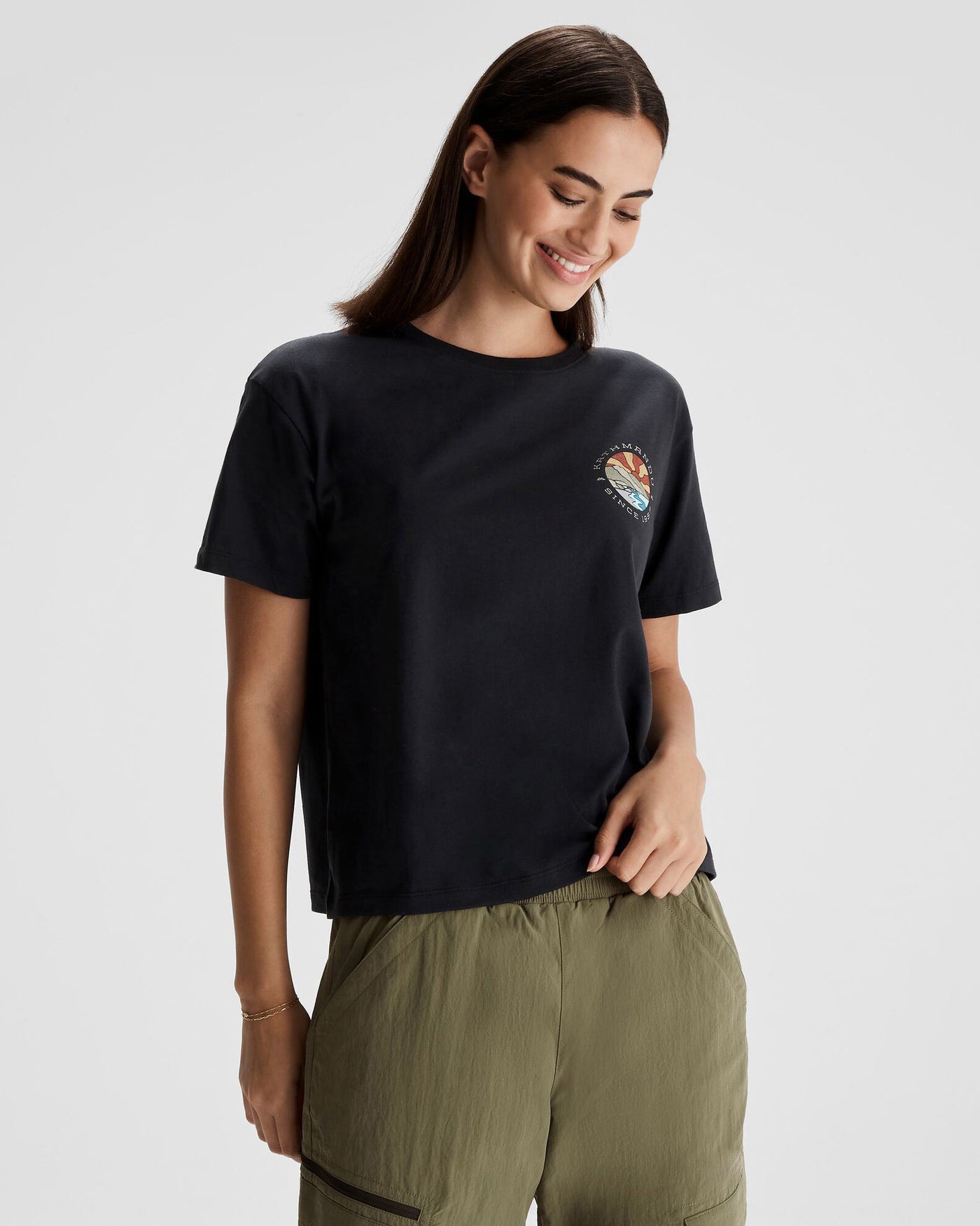 b0994_902_womens_sunburst_logo_organic_cotton_short_sleeve_t_a_1743632428000
