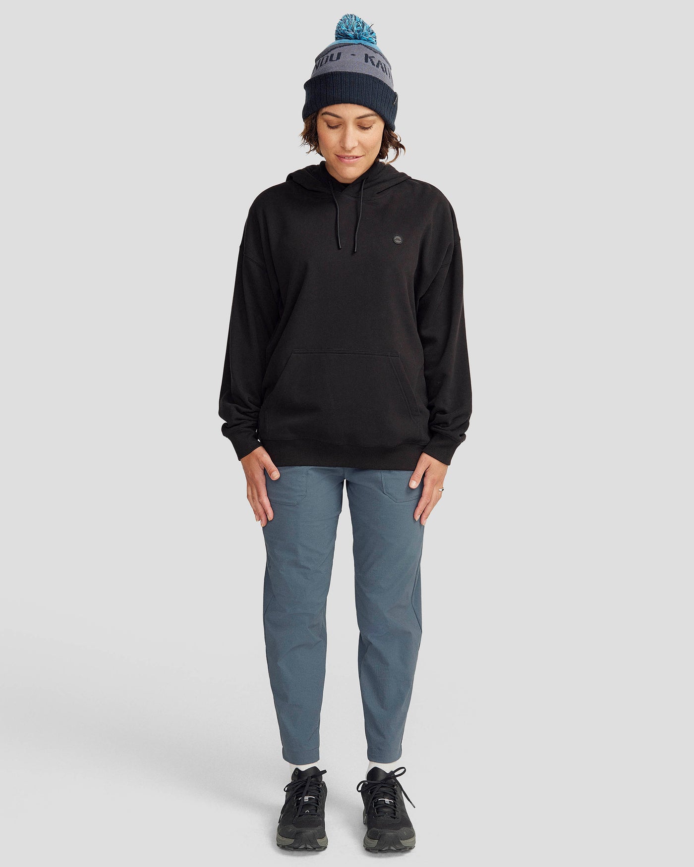 b1389_o4w_womens_peak_badge_slouchy_brushed_hoodie_b_1743629011000