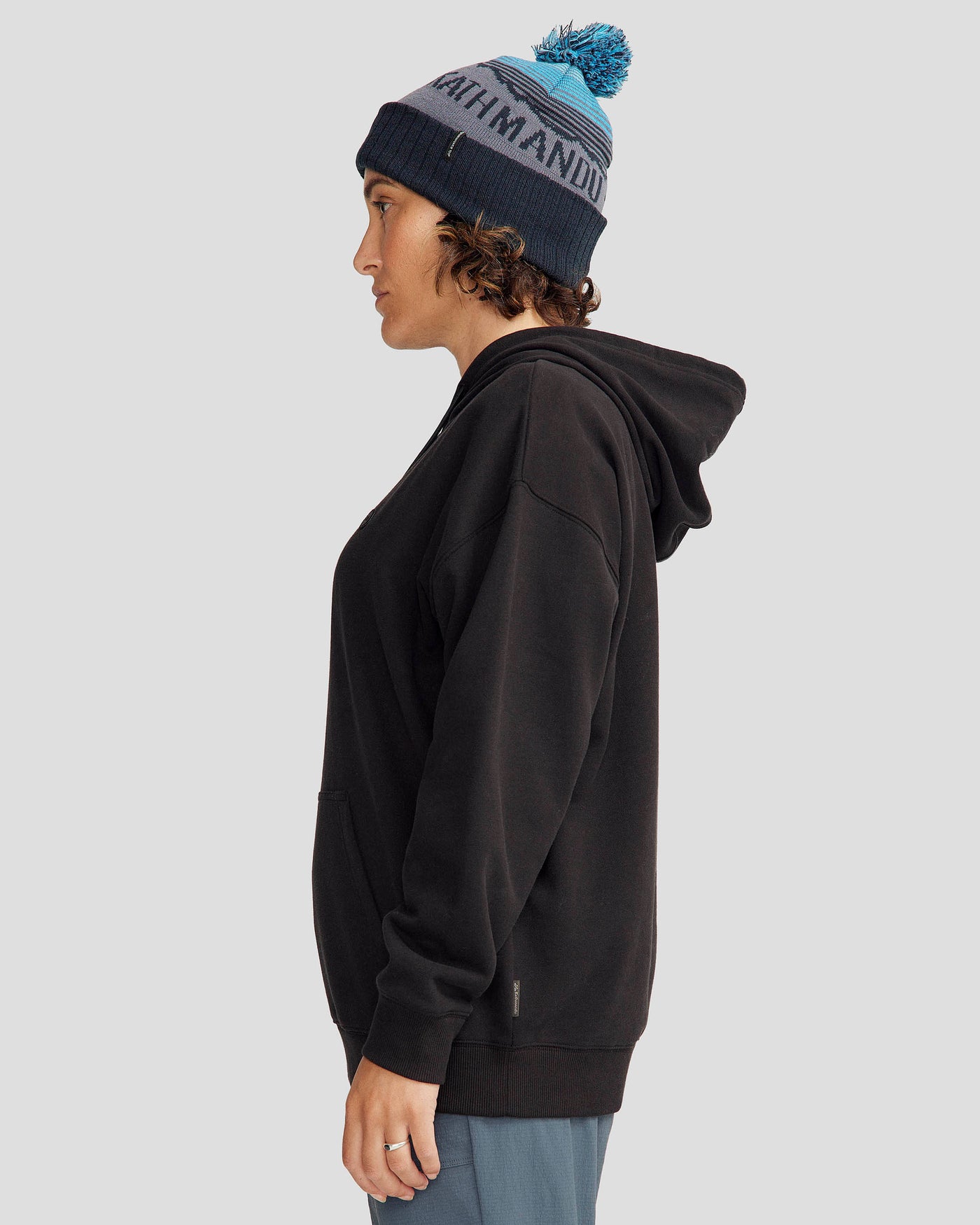 b1389_o4w_womens_peak_badge_slouchy_brushed_hoodie_e_1743628886000